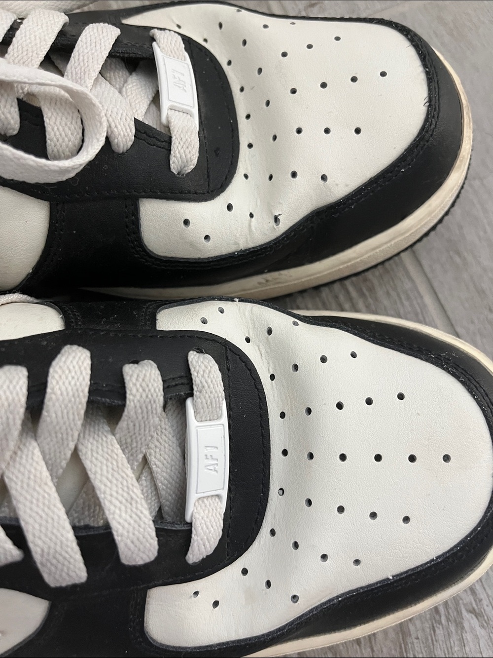 Nike Air Force 1 Men's Low-Top Sneakers — Black & White Size 10.5 CT7875-994 - Picture 3 of 6